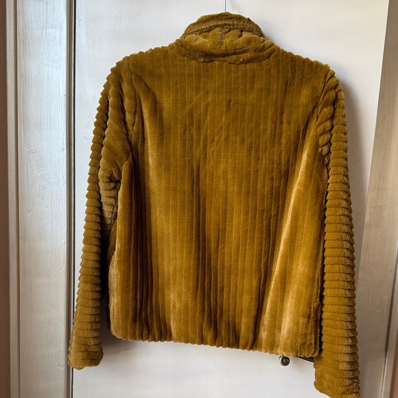 MYSTREE NWOT Women' Gold/Chartreuse Faux Fur Jacket (so soft) - Picture 6 of 6
